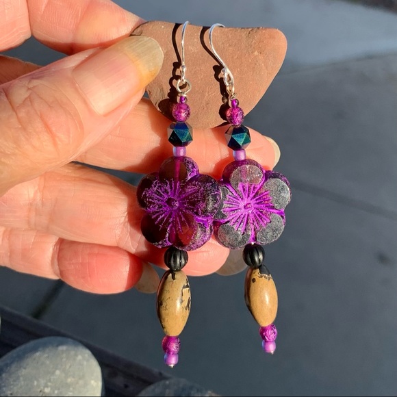 Violet Flower Carved Glass Earrings - Picture 13 of 16